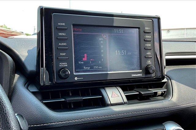 2021 Toyota RAV4 LE - Photo 18
