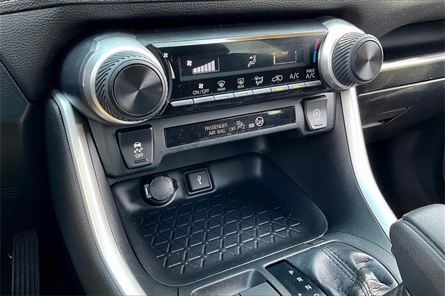 2021 Toyota RAV4 LE - Photo 22