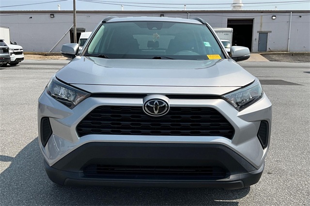 2021 Toyota RAV4 LE - Photo 3