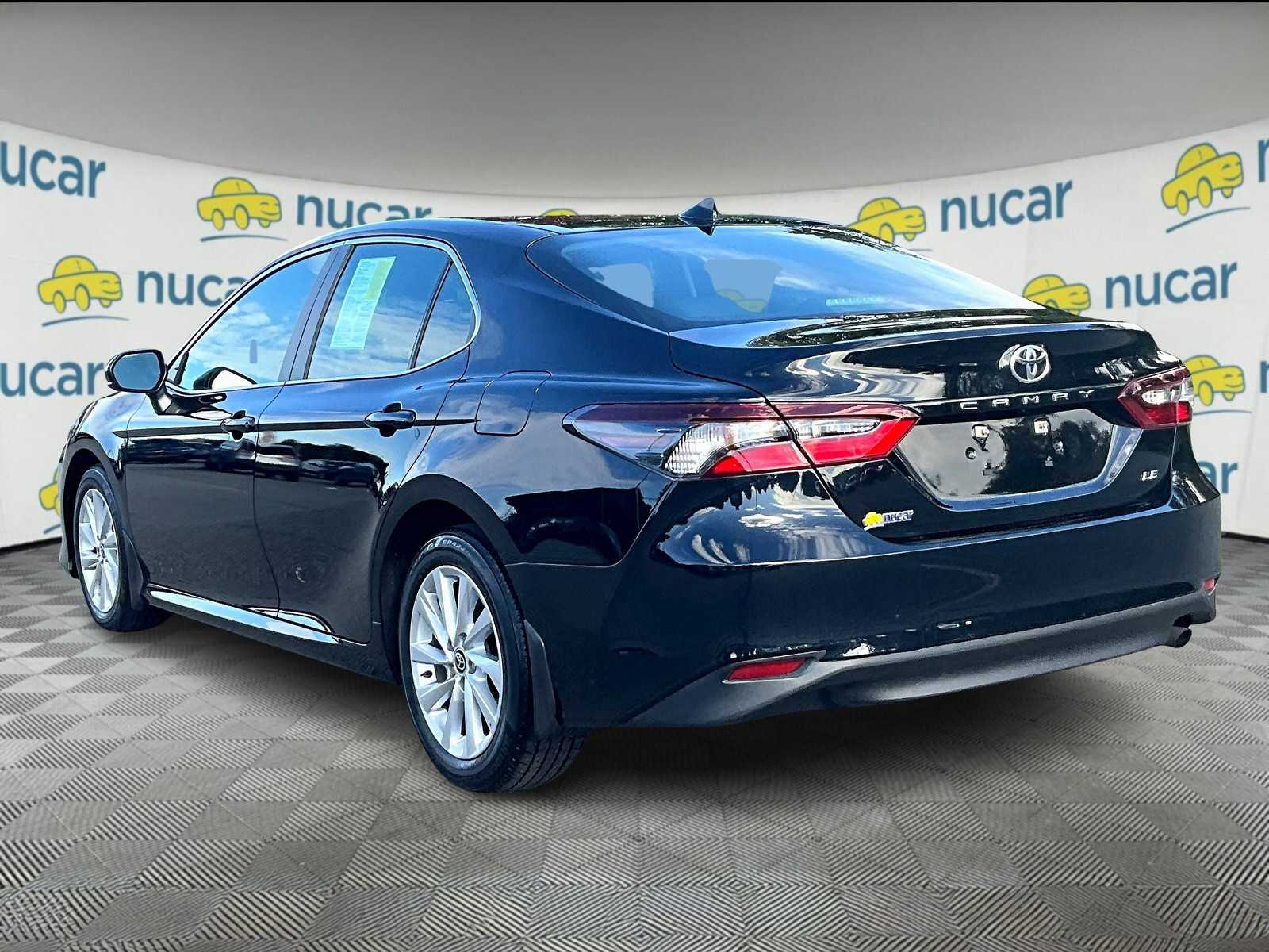 2023 Toyota Camry LE - Photo 4