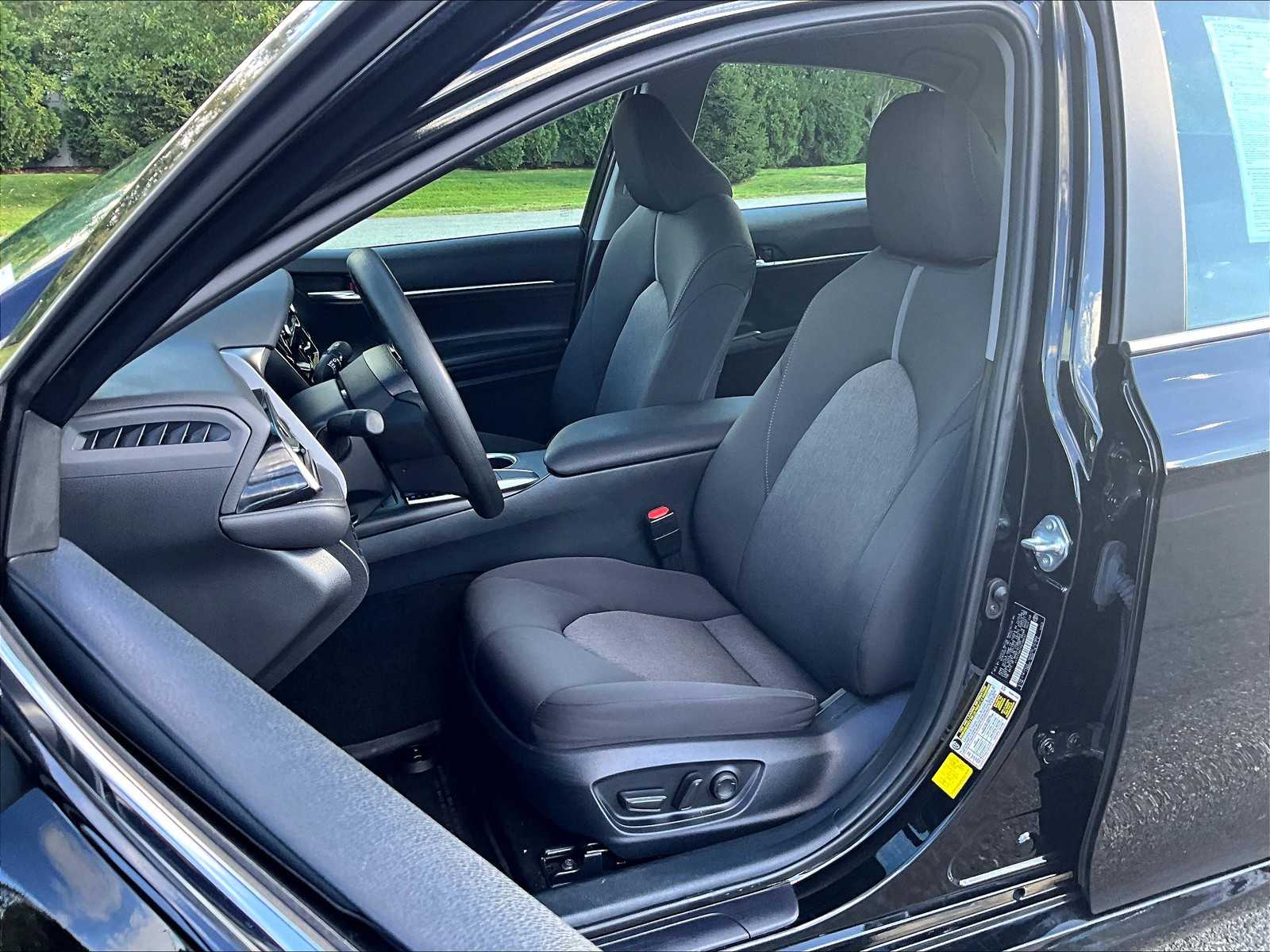 2023 Toyota Camry LE - Photo 10