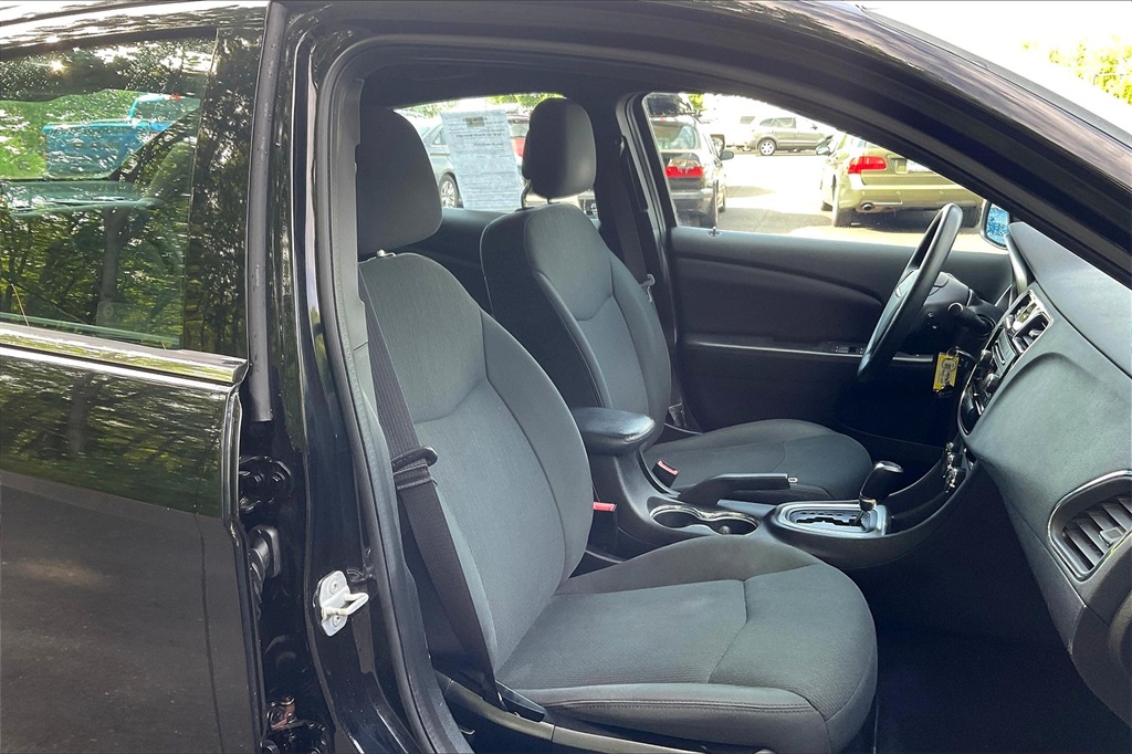 2012 Chrysler 200 LX - Photo 11