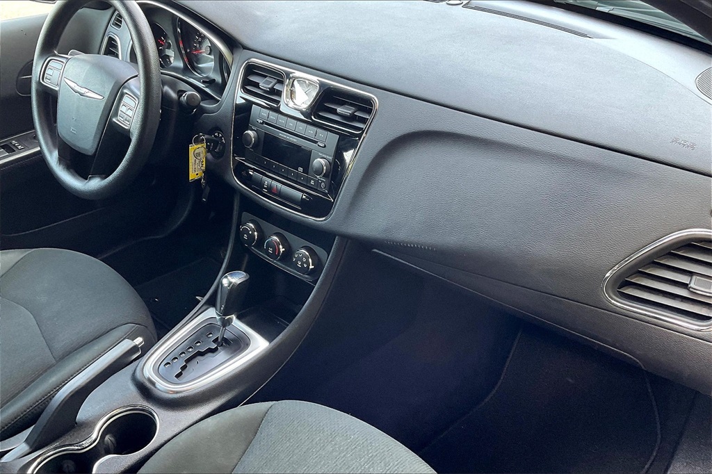 2012 Chrysler 200 LX - Photo 14