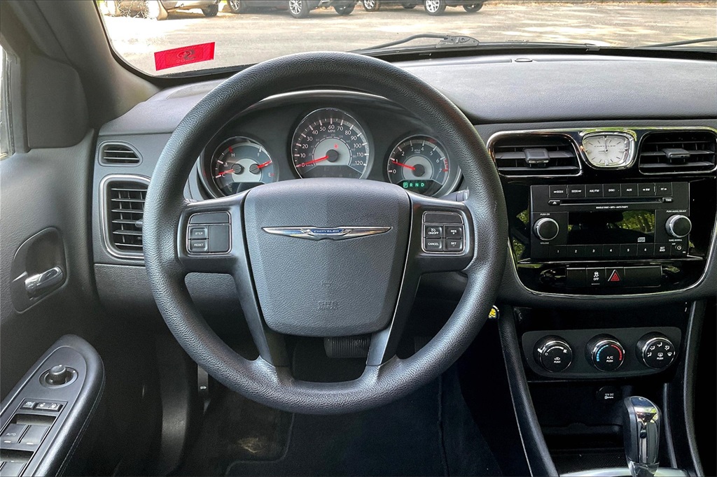 2012 Chrysler 200 LX - Photo 16