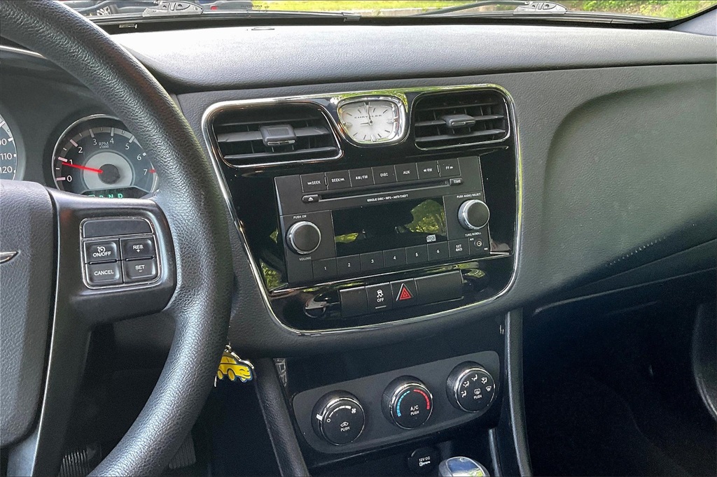 2012 Chrysler 200 LX - Photo 17