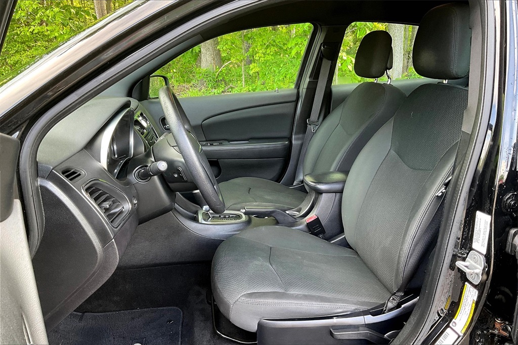 2012 Chrysler 200 LX - Photo 10