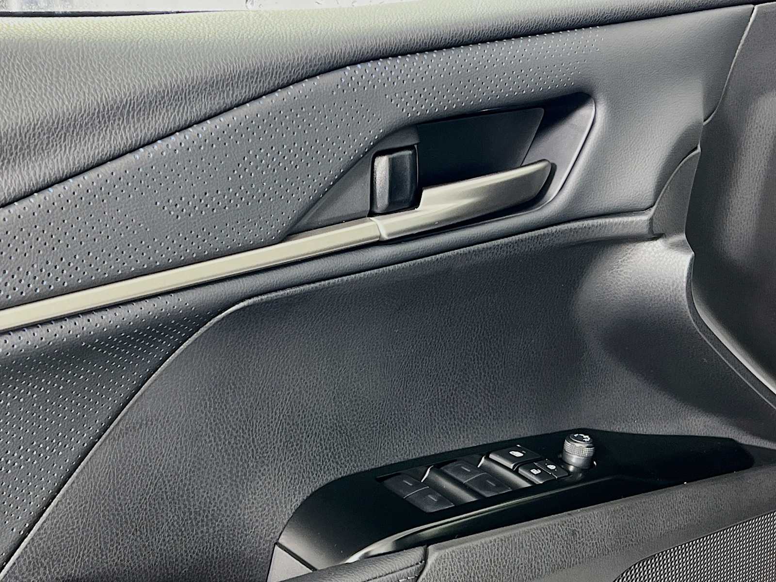 2026 Toyota Camry XSE - Photo 16