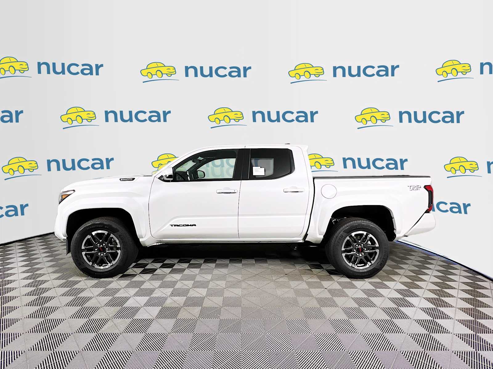 2025 Toyota Tacoma TRD Sport Hybrid - Photo 3