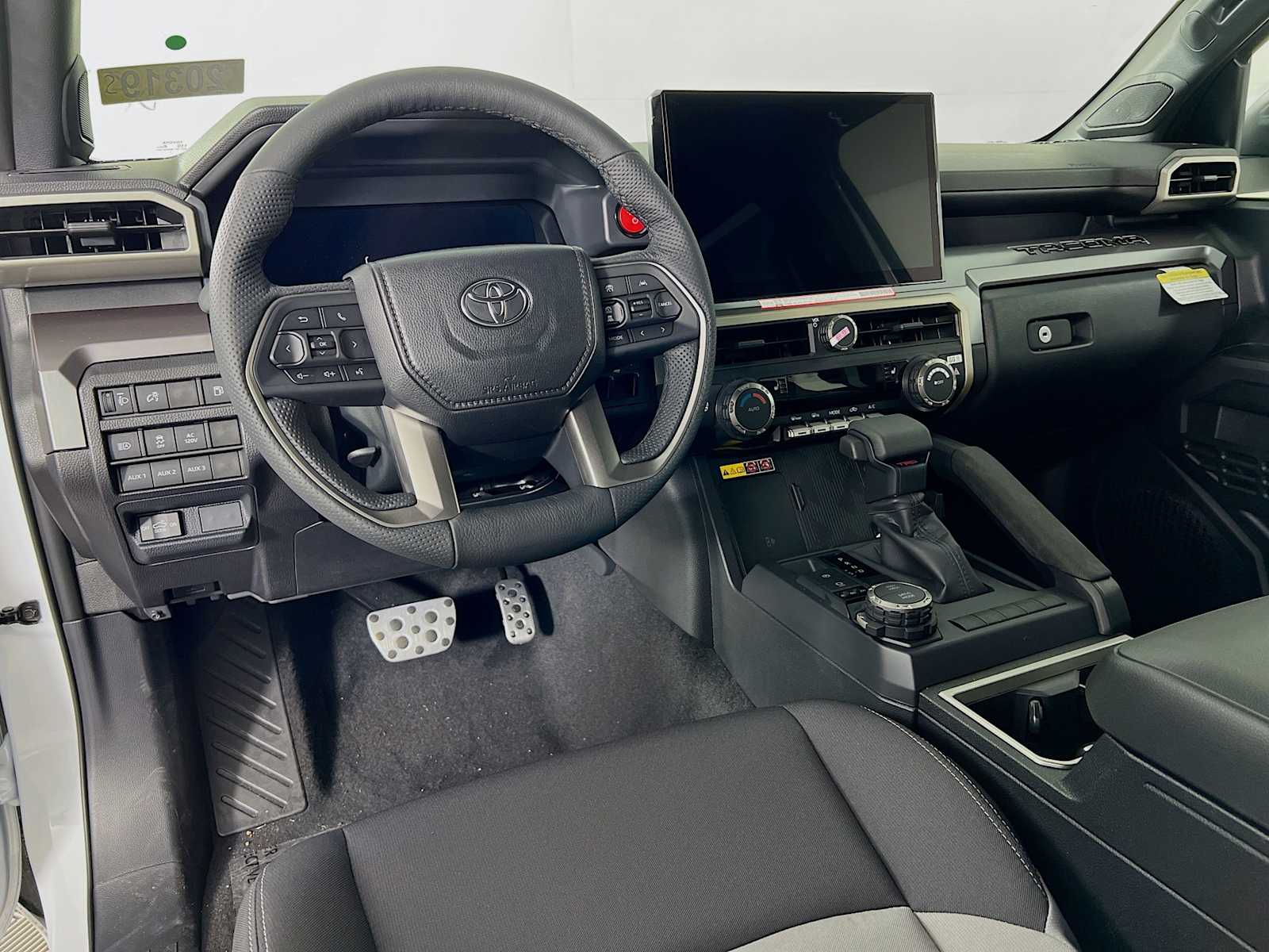 2025 Toyota Tacoma TRD Sport Hybrid - Photo 6