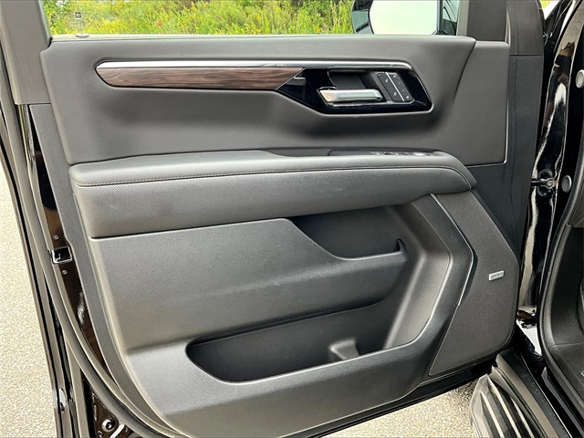 2025 Chevrolet Tahoe Premier - Photo 9