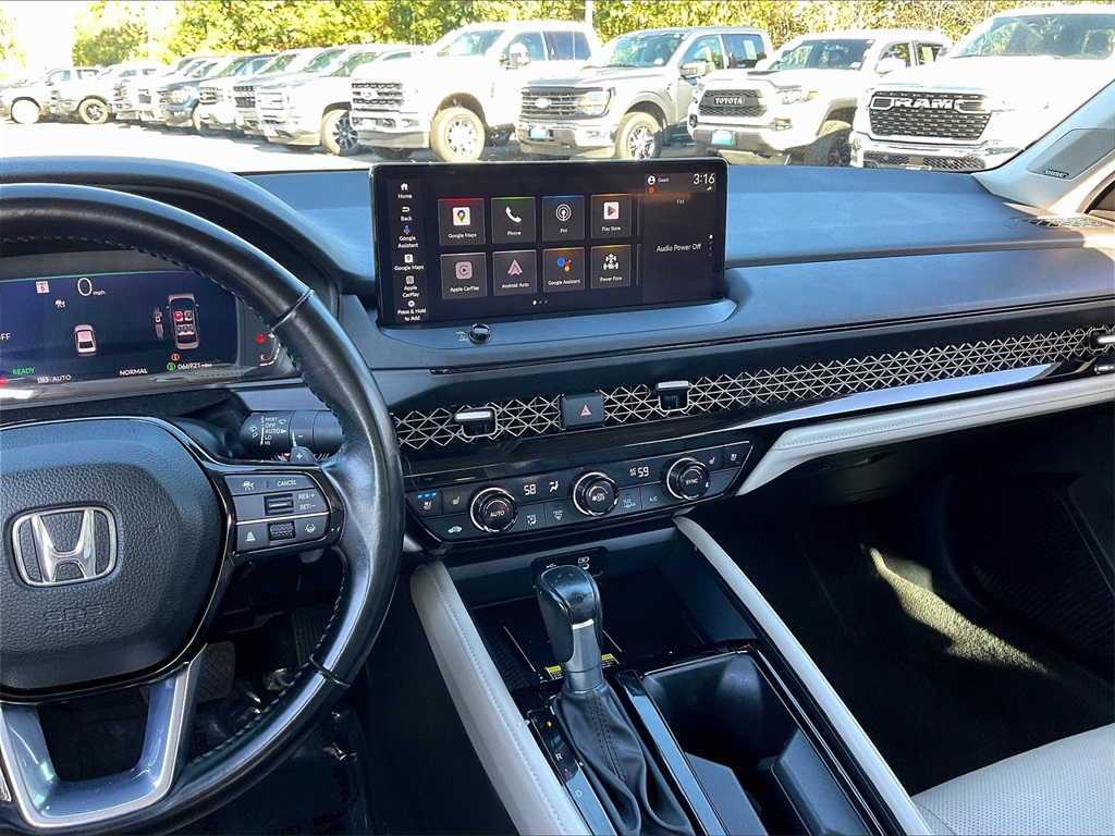 2023 Honda Accord Hybrid Touring - Photo 17