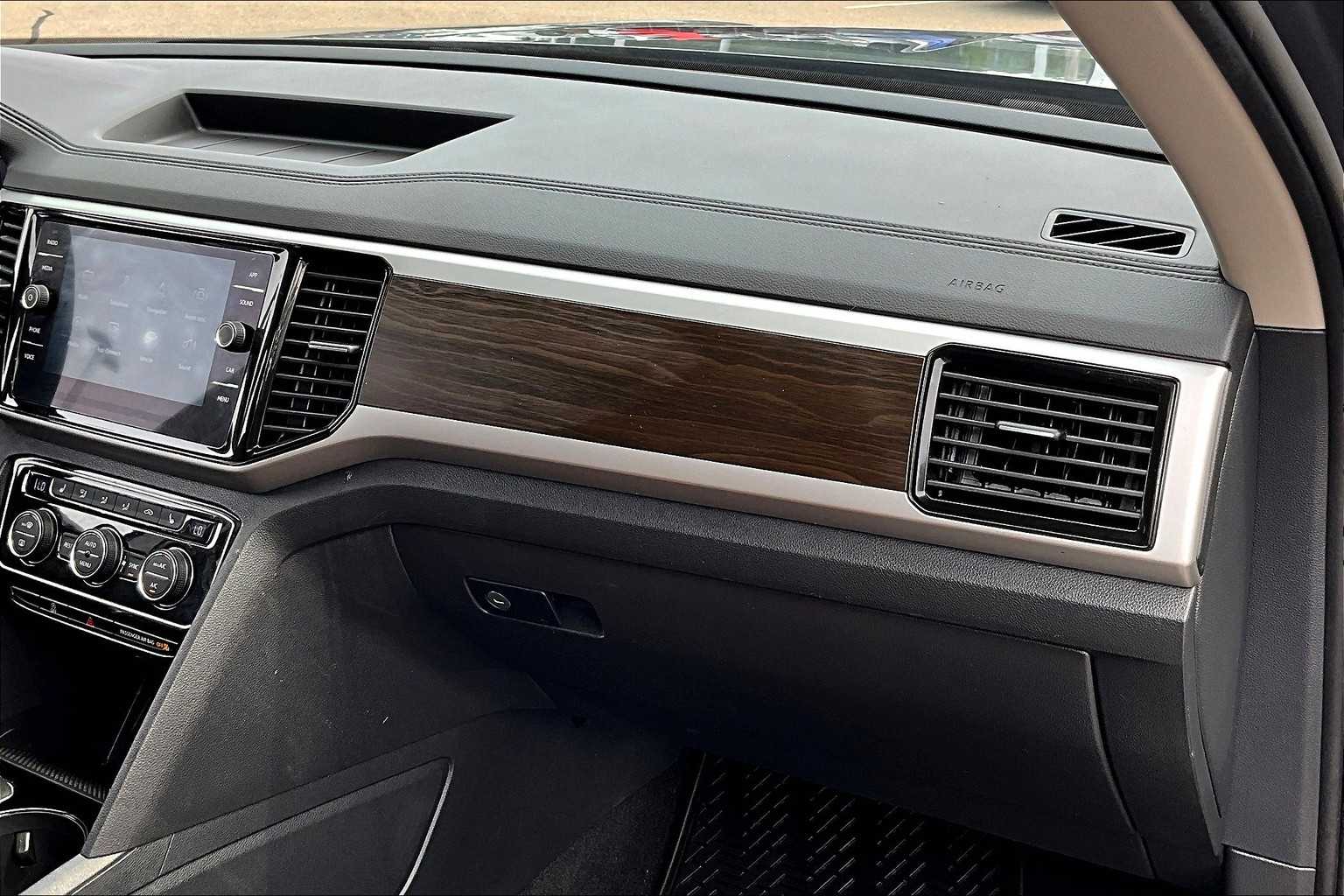 2023 Volkswagen Atlas 3.6L V6 SE w/Technology - Photo 13