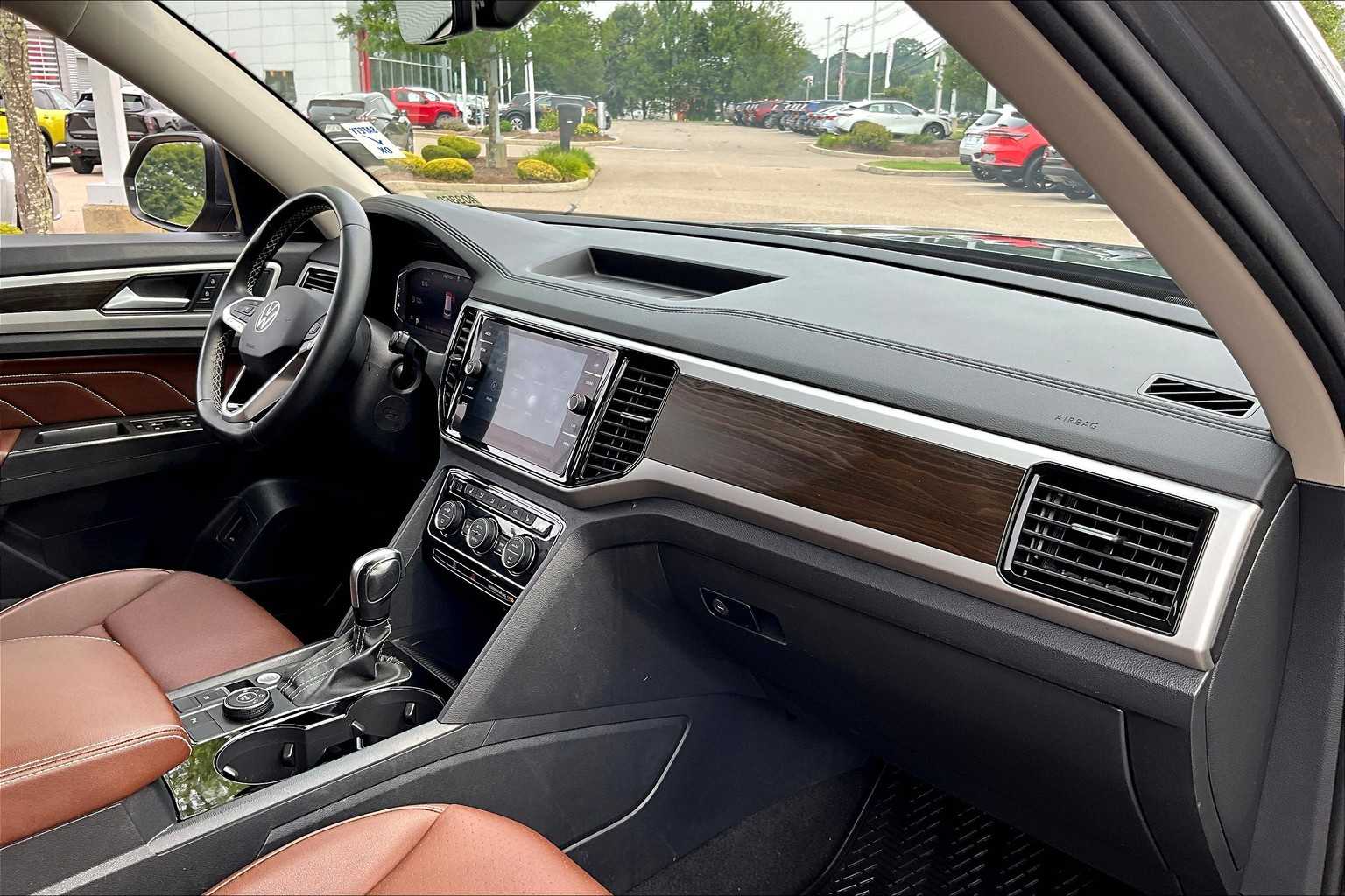 2023 Volkswagen Atlas 3.6L V6 SE w/Technology - Photo 14