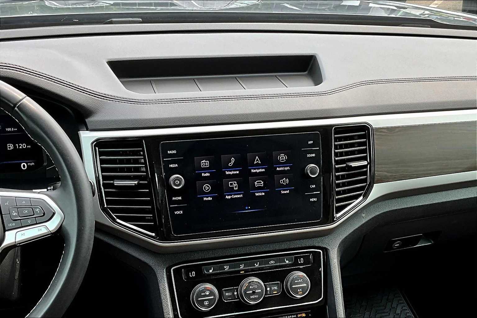 2023 Volkswagen Atlas 3.6L V6 SE w/Technology - Photo 19