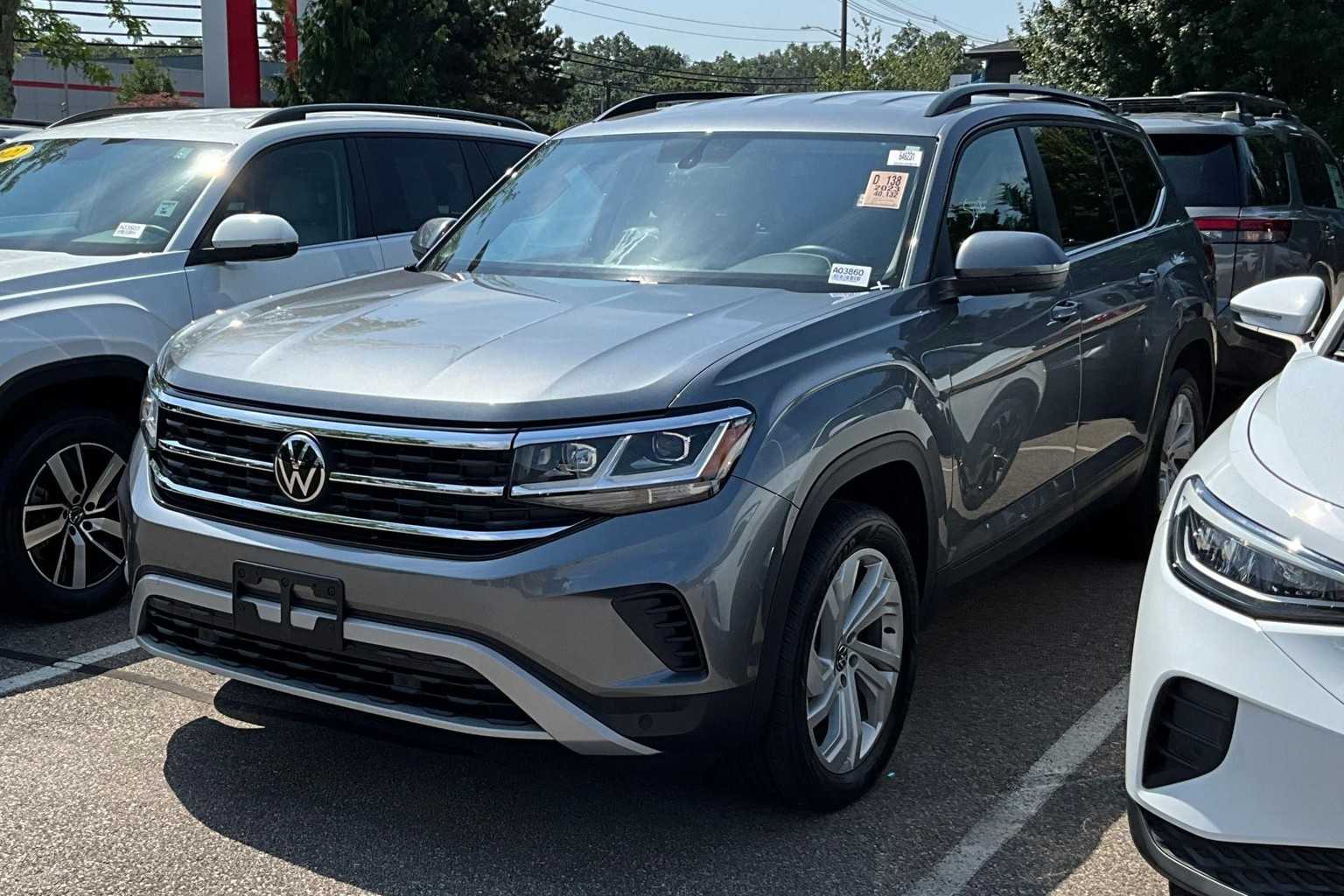 2023 Volkswagen Atlas 3.6L V6 SE w/Technology - Photo 3