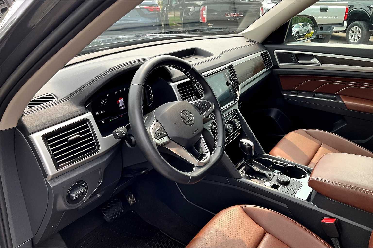 2023 Volkswagen Atlas 3.6L V6 SE w/Technology - Photo 8