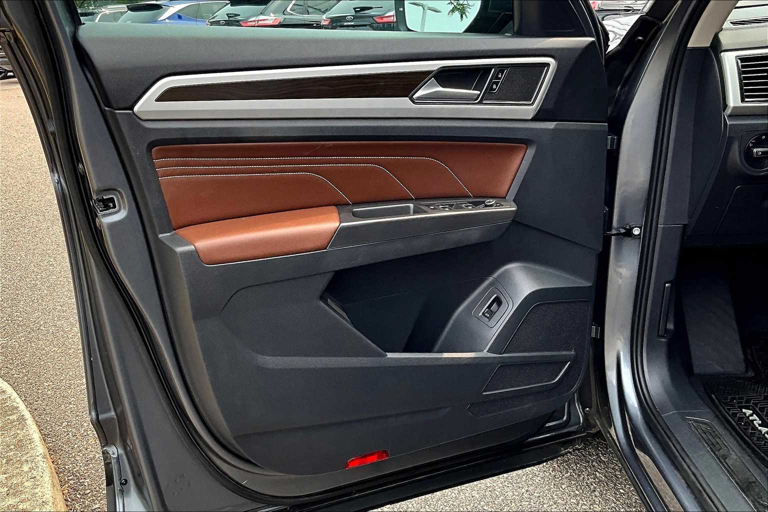 2023 Volkswagen Atlas 3.6L V6 SE w/Technology - Photo 9