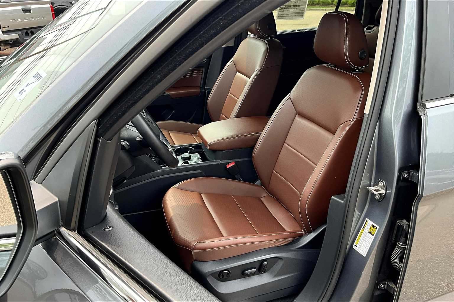 2023 Volkswagen Atlas 3.6L V6 SE w/Technology - Photo 10