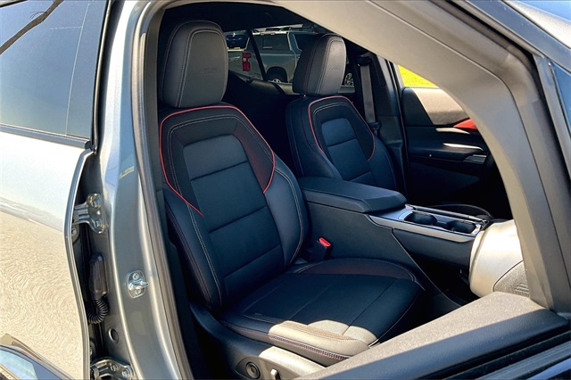2025 Chevrolet Equinox EV RS - Photo 11