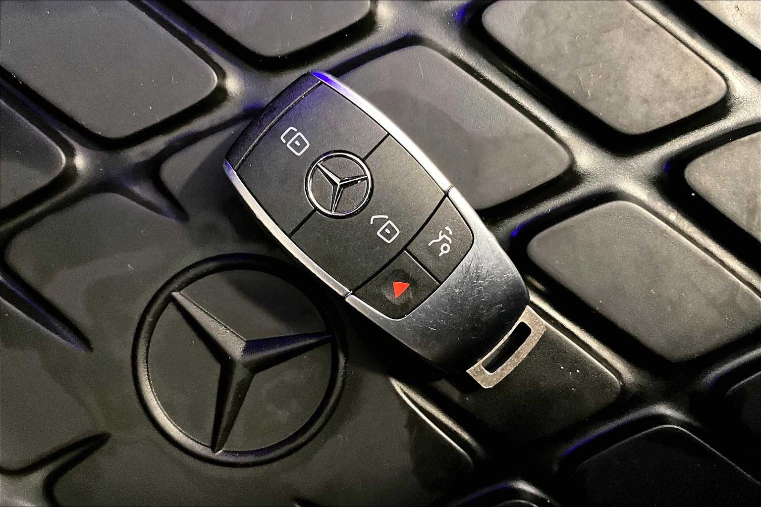 2021 Mercedes-Benz GLC GLC 300 - Photo 32