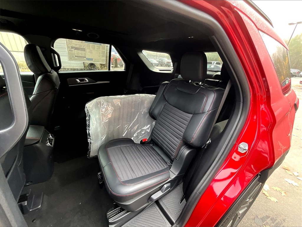 2026 Ford Explorer ST-Line - Photo 11