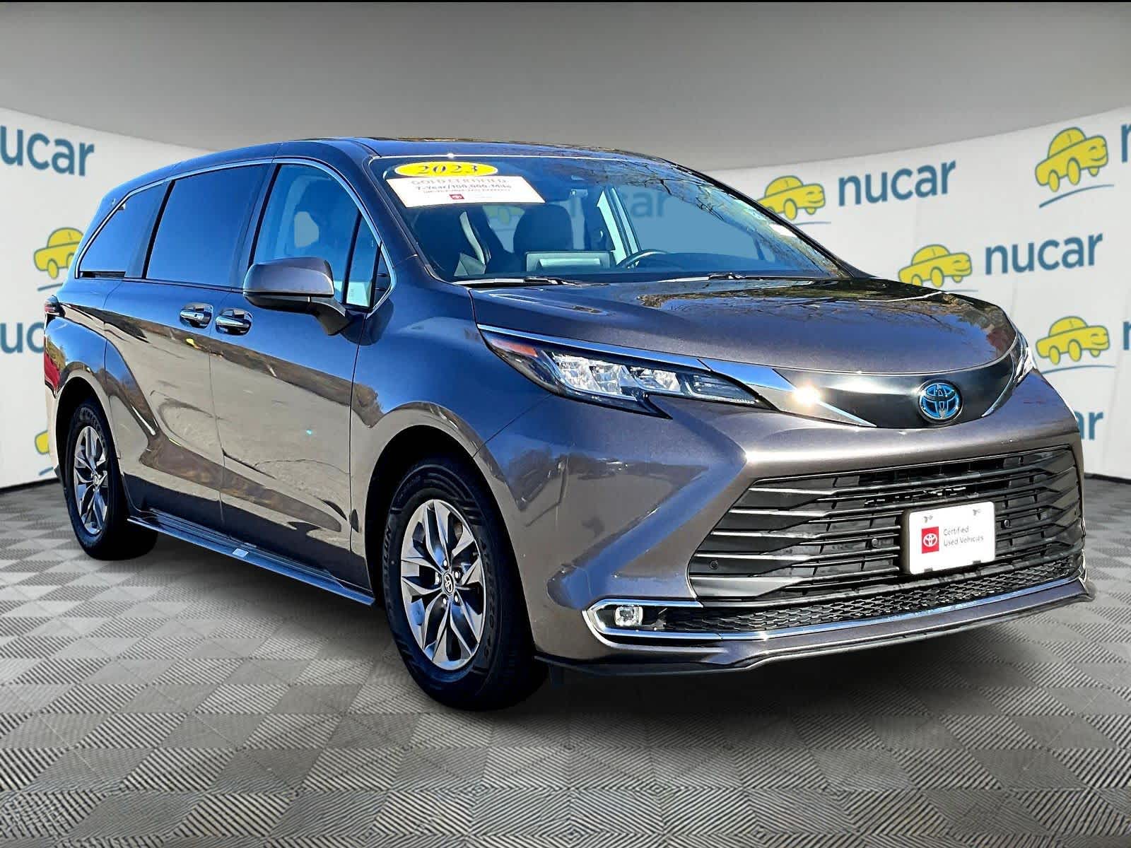 2023 Toyota Sienna XLE's photo