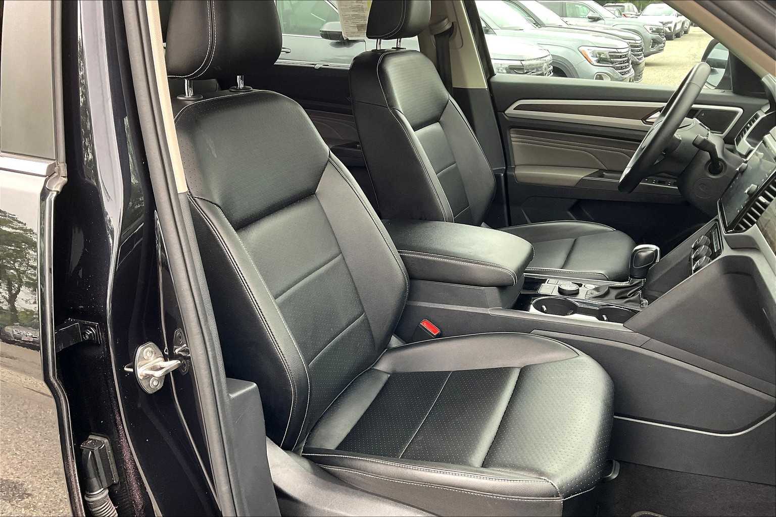 2022 Volkswagen Atlas 3.6L V6 SE w/Technology - Photo 11