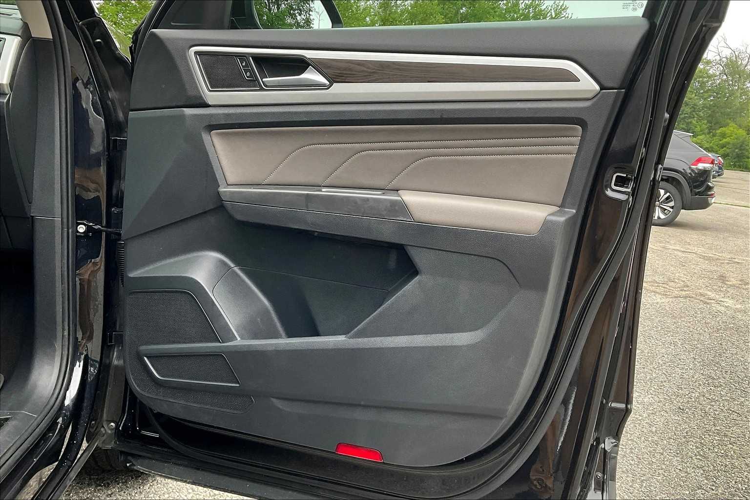 2022 Volkswagen Atlas 3.6L V6 SE w/Technology - Photo 12