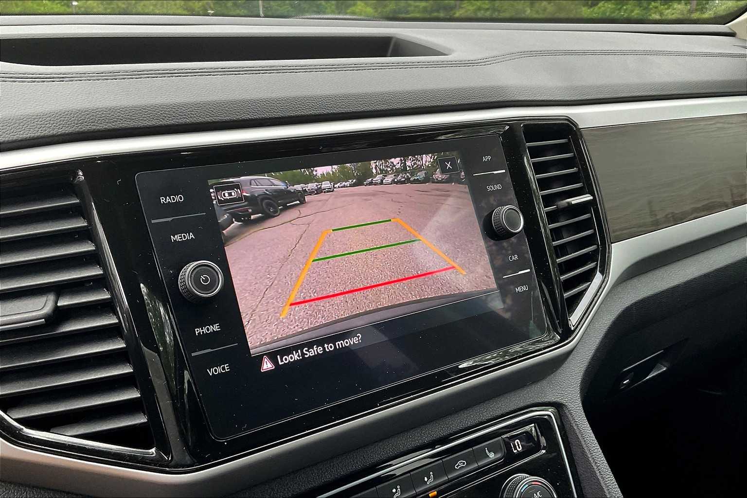 2022 Volkswagen Atlas 3.6L V6 SE w/Technology - Photo 20