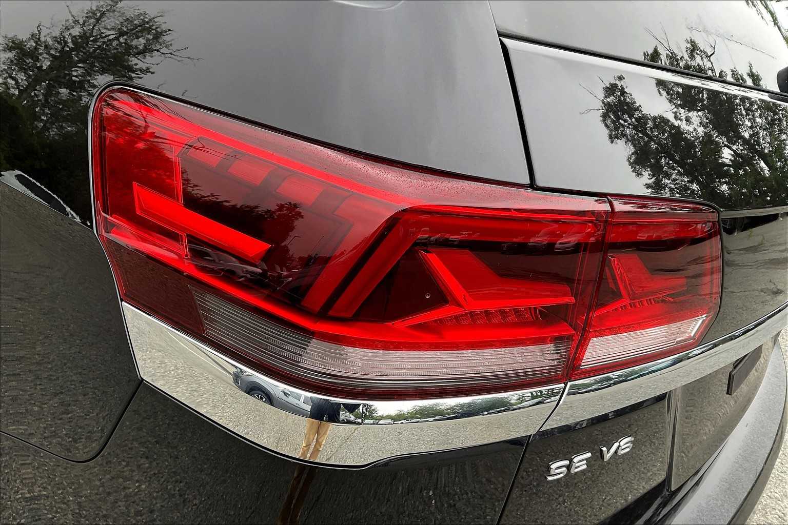 2022 Volkswagen Atlas 3.6L V6 SE w/Technology - Photo 33