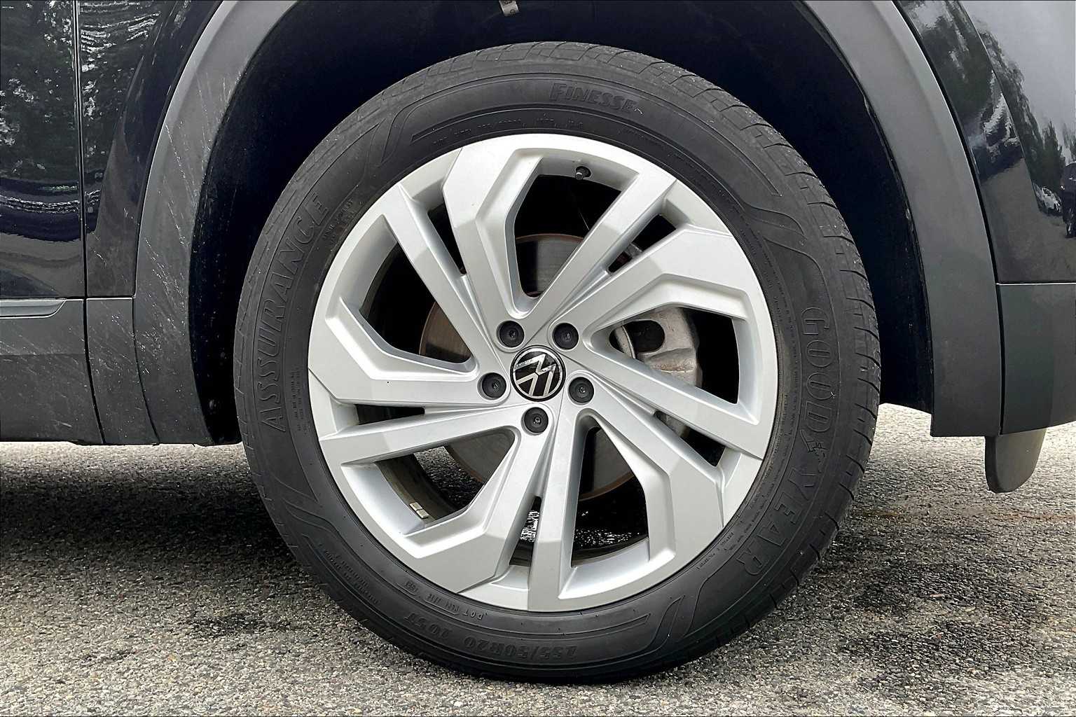 2022 Volkswagen Atlas 3.6L V6 SE w/Technology - Photo 7