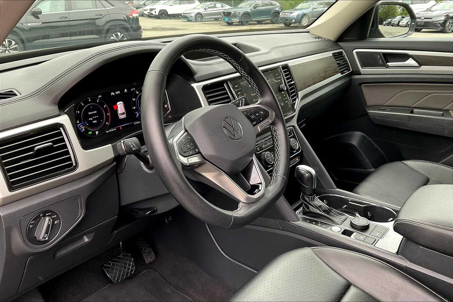 2022 Volkswagen Atlas 3.6L V6 SE w/Technology - Photo 8