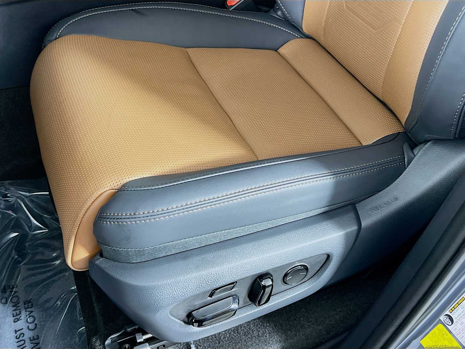 2024 Lexus GX GX 550 Luxury+ - Photo 19
