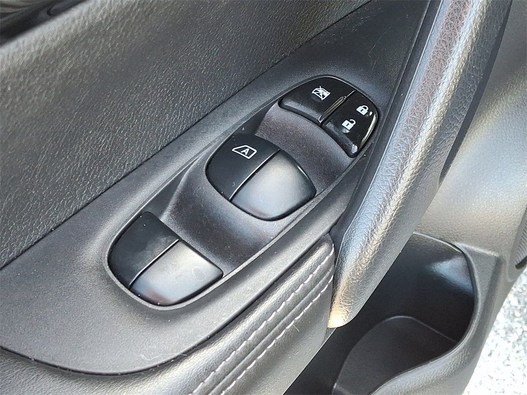 2021 Nissan Rogue Sport SV - Photo 14