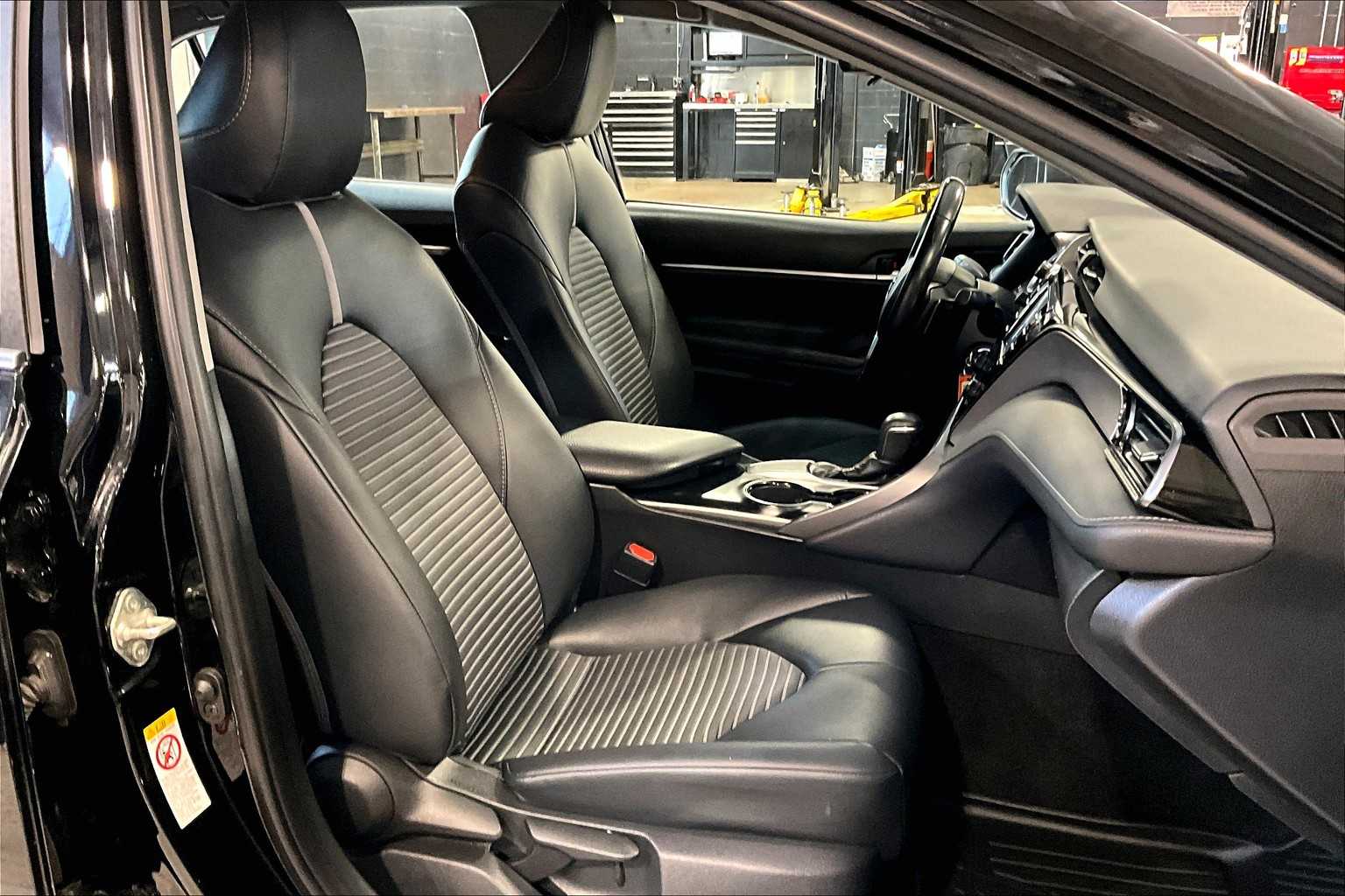 2019 Toyota Camry SE - Photo 11