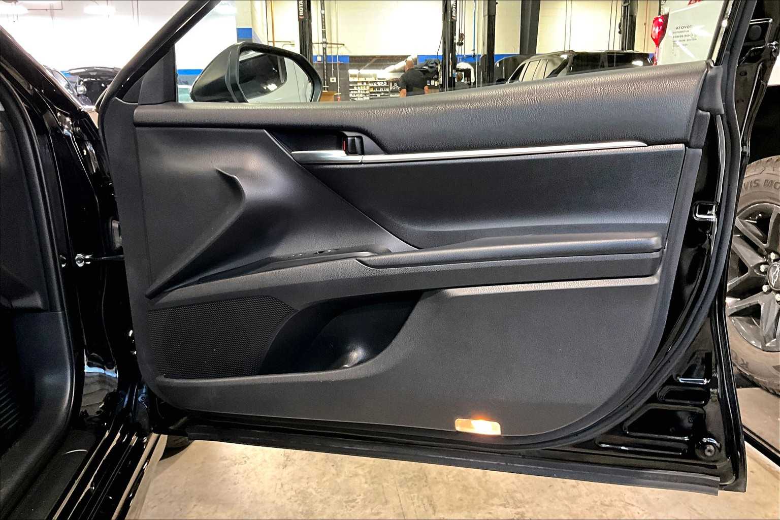 2019 Toyota Camry SE - Photo 12