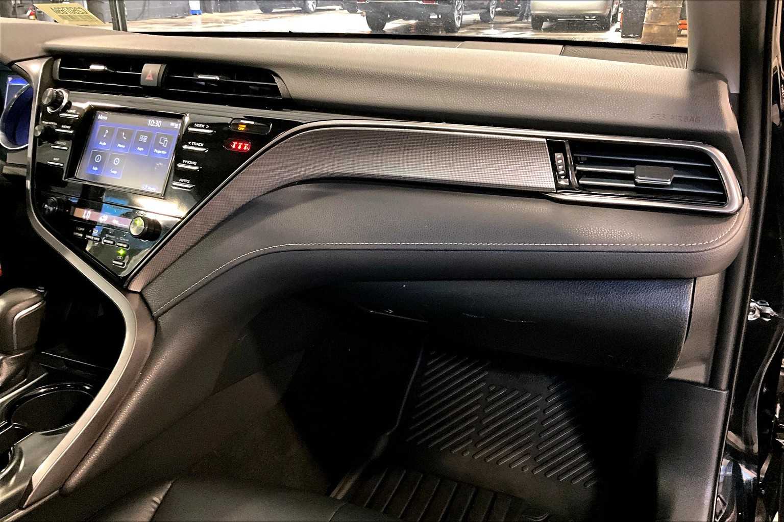 2019 Toyota Camry SE - Photo 13