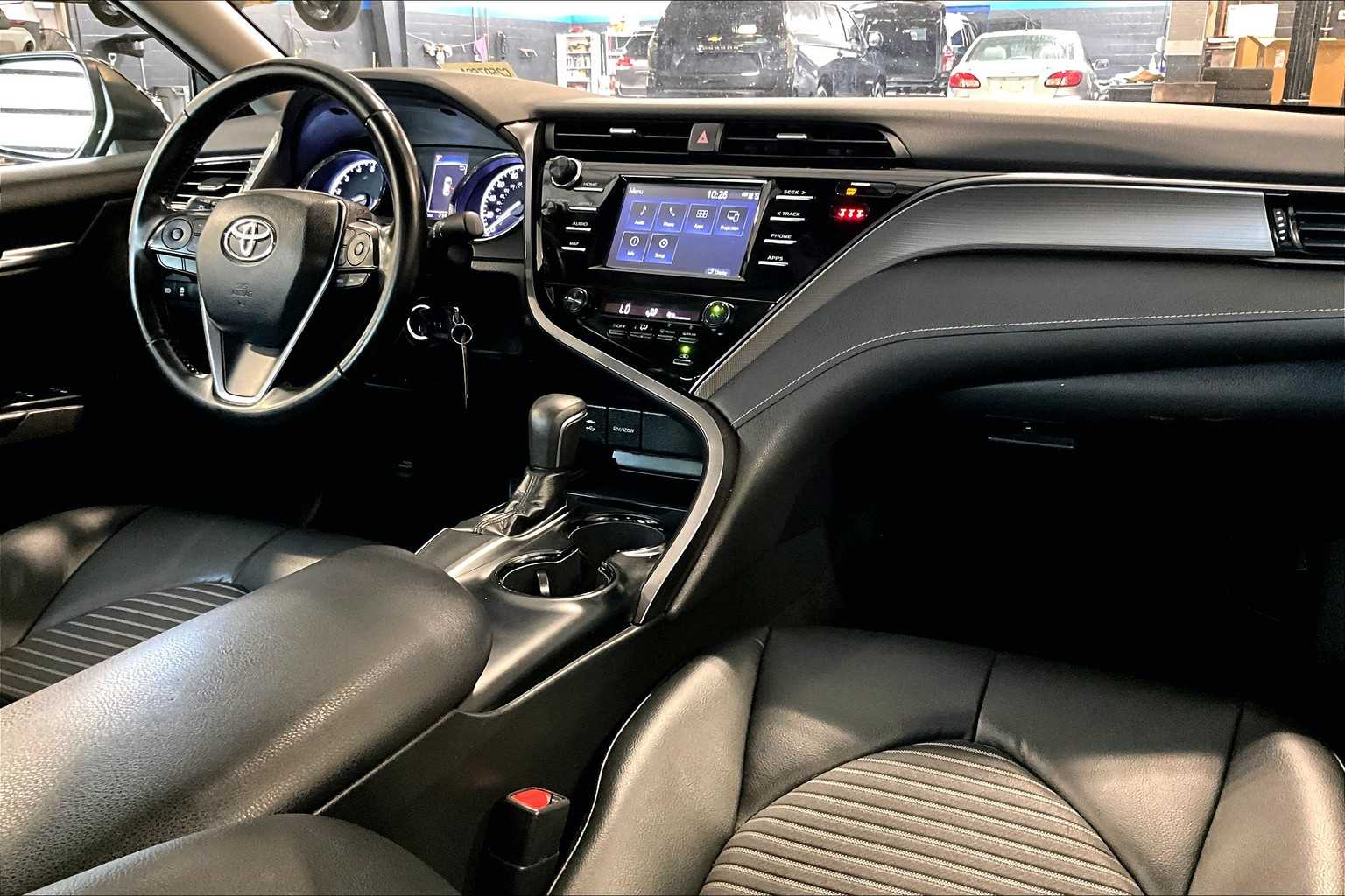 2019 Toyota Camry SE - Photo 14
