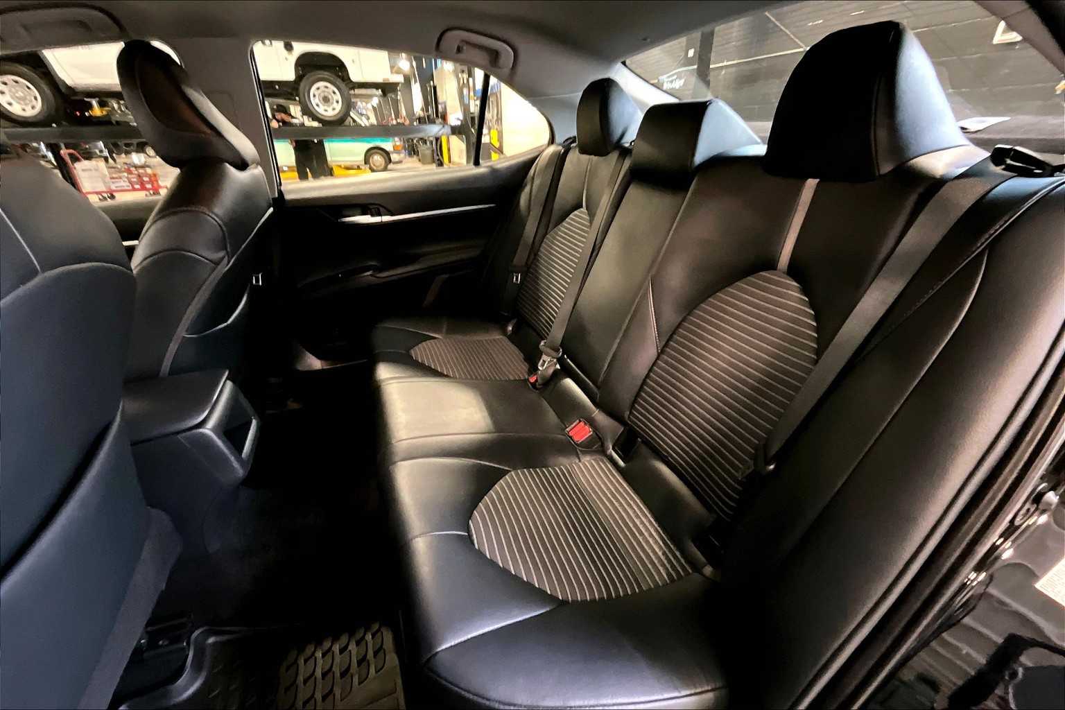 2019 Toyota Camry SE - Photo 15