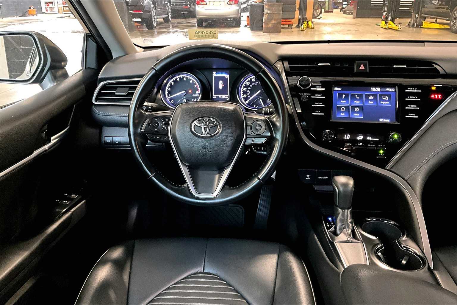2019 Toyota Camry SE - Photo 17