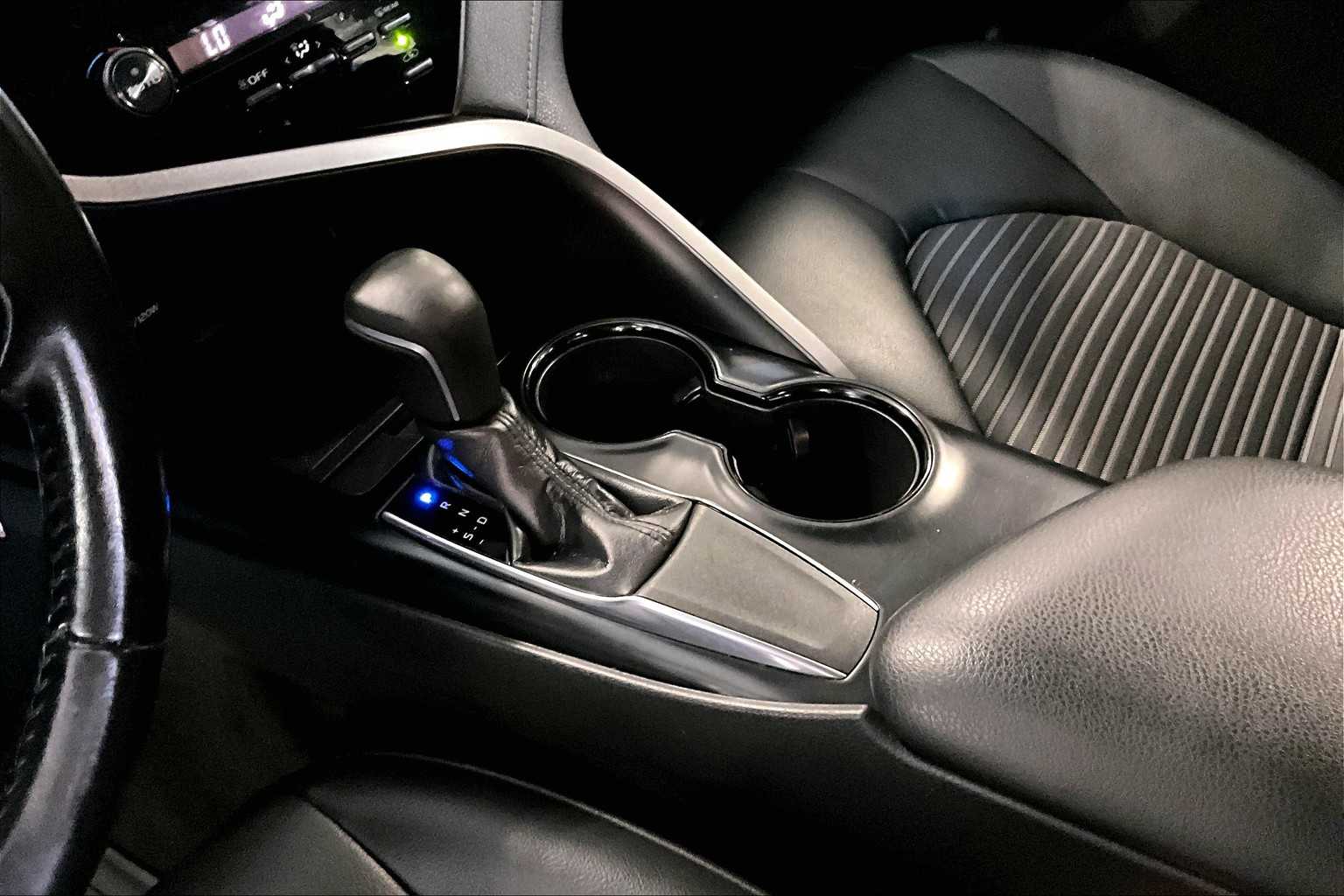 2019 Toyota Camry SE - Photo 20