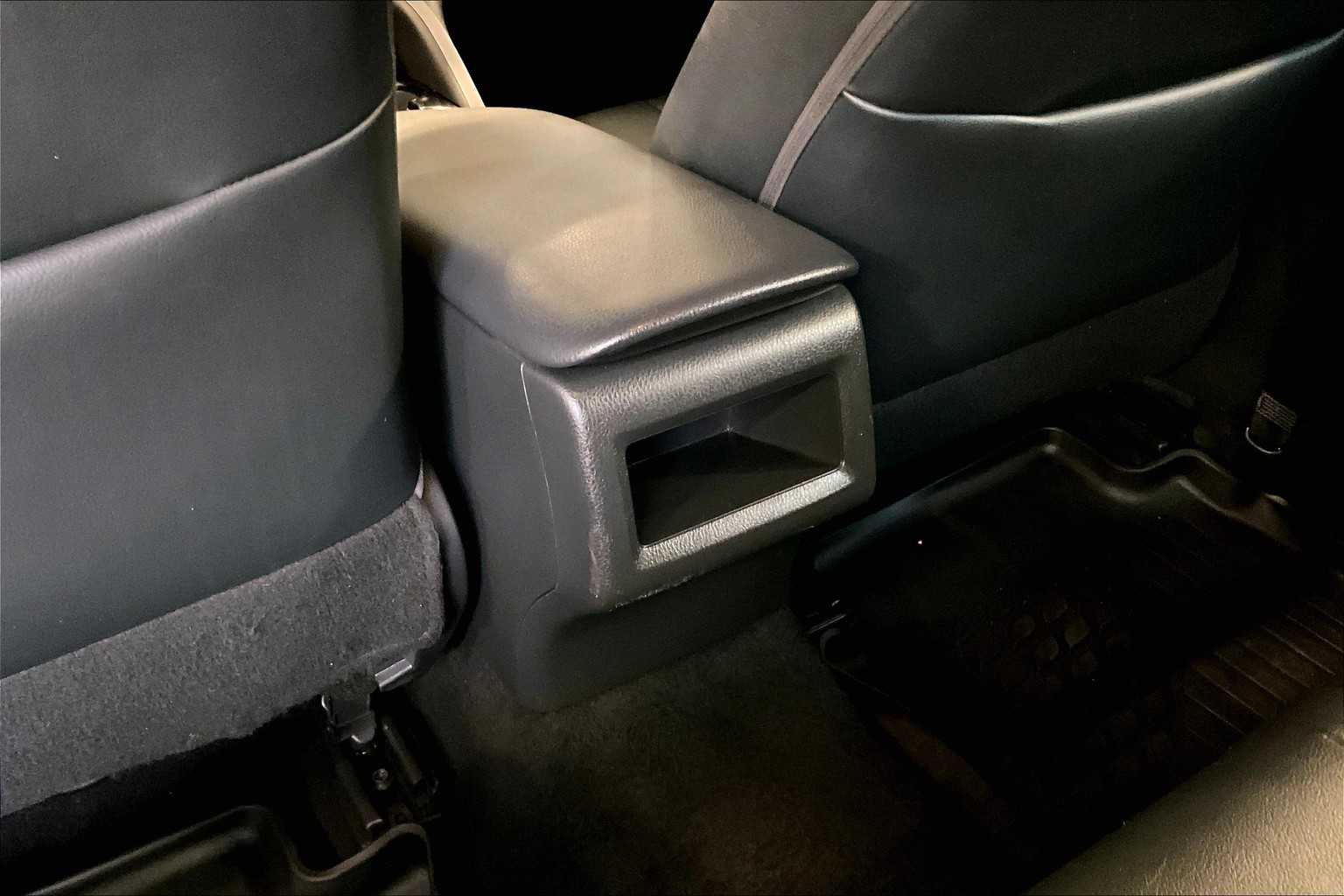2019 Toyota Camry SE - Photo 28