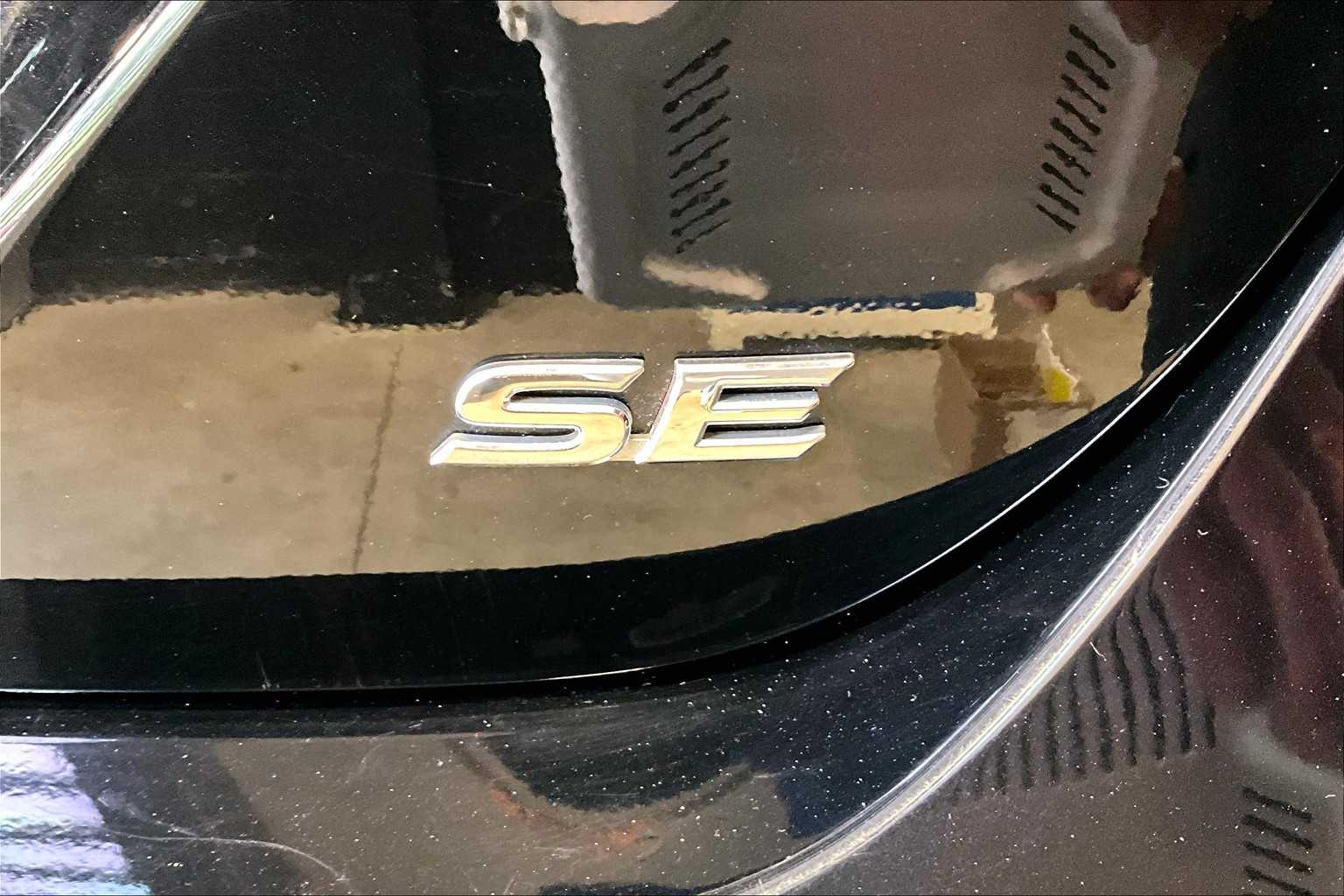 2019 Toyota Camry SE - Photo 29
