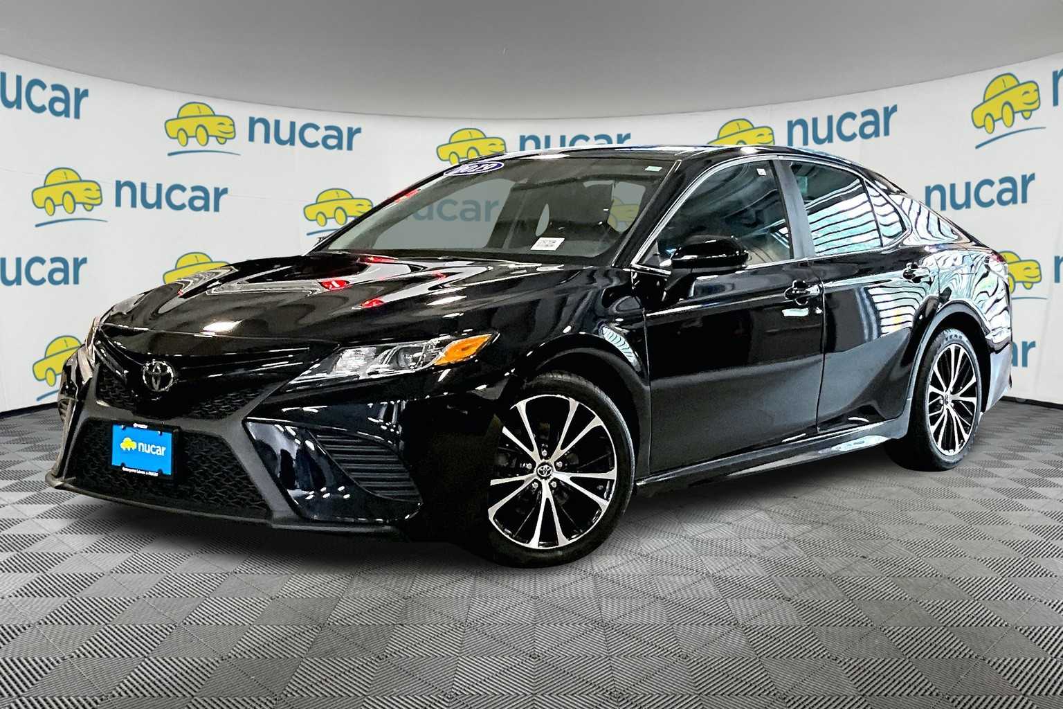 2019 Toyota Camry SE - Photo 3