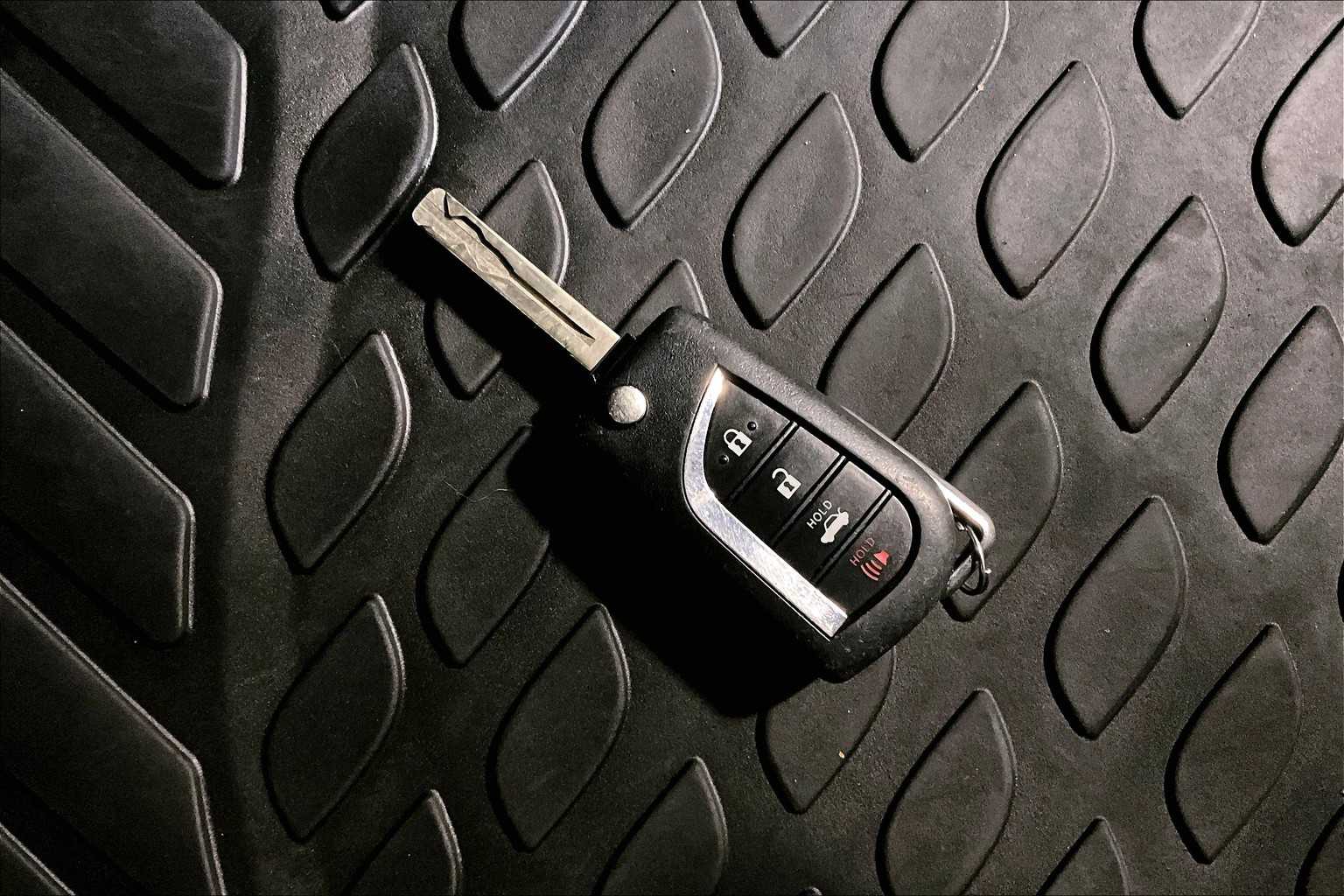 2019 Toyota Camry SE - Photo 31
