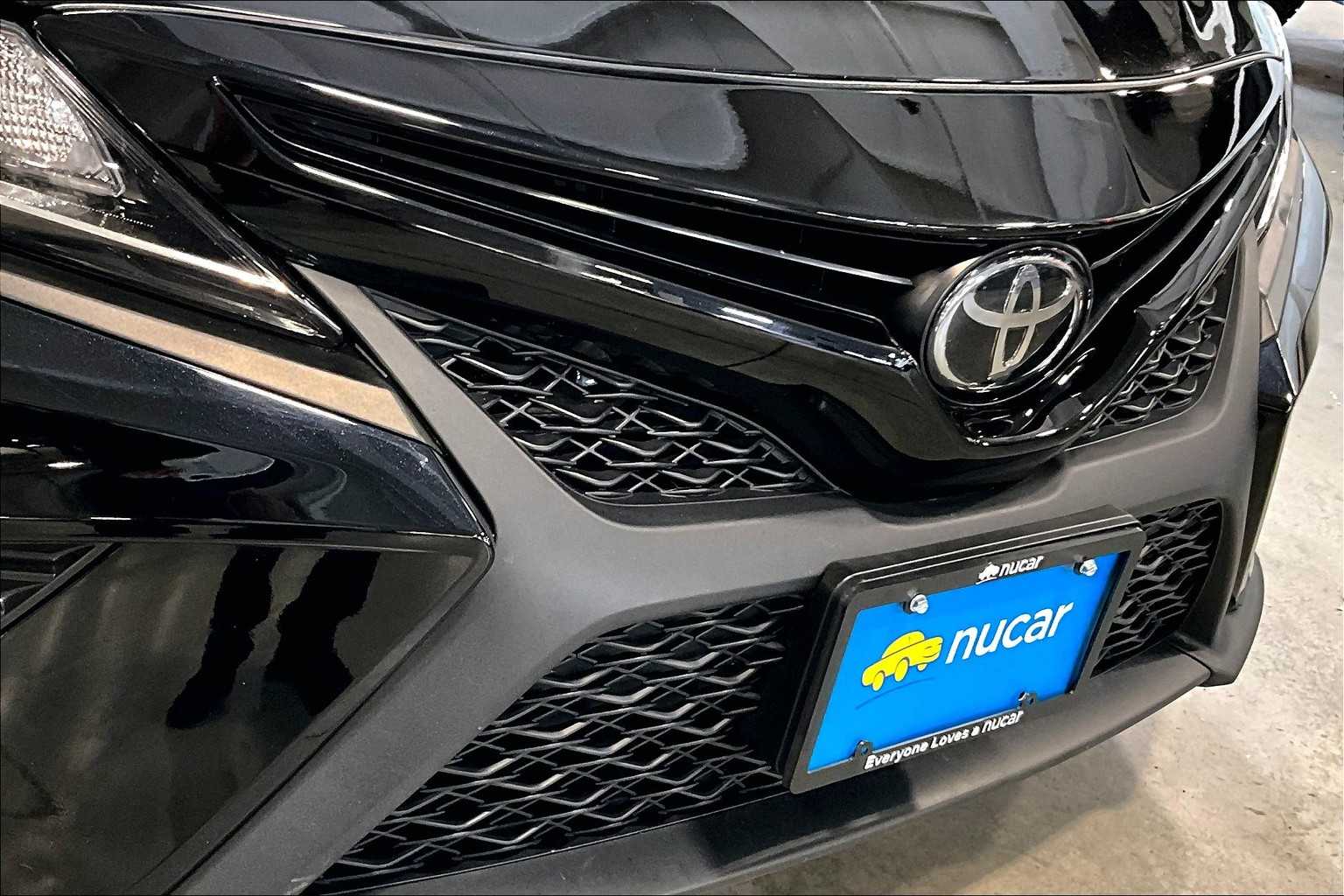 2019 Toyota Camry SE - Photo 32