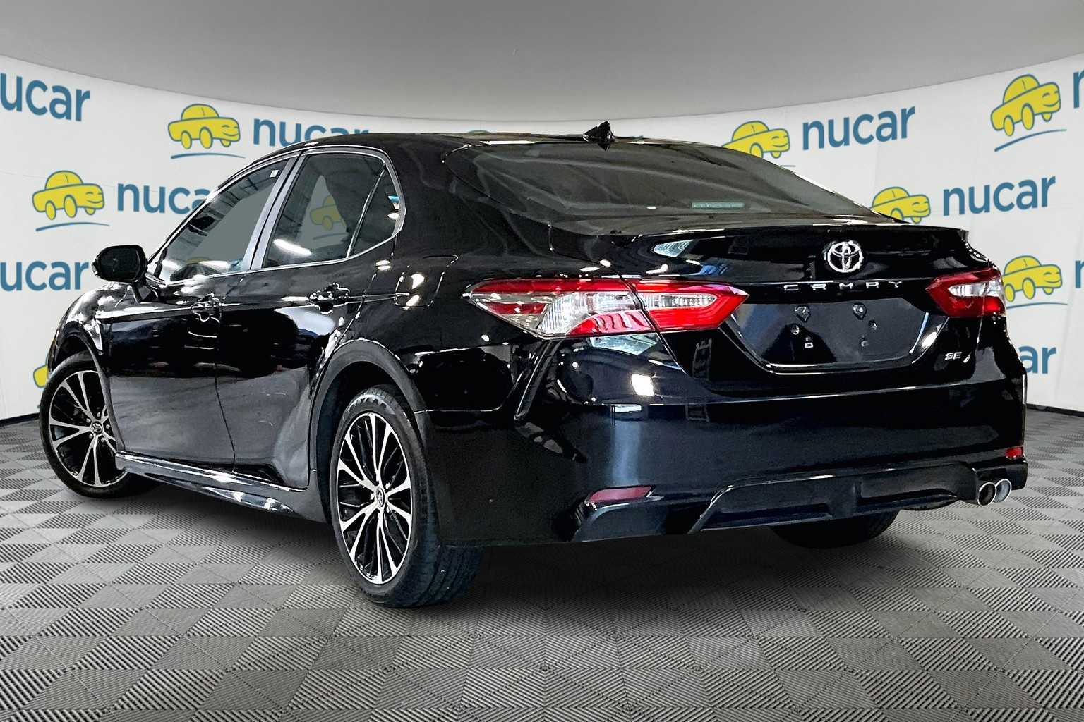 2019 Toyota Camry SE - Photo 4