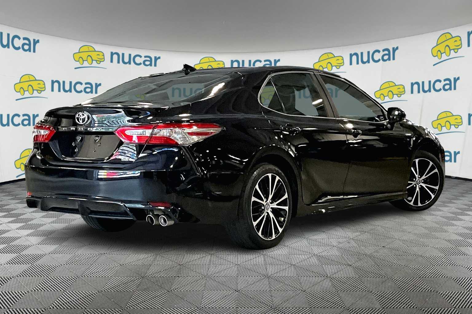 2019 Toyota Camry SE - Photo 6