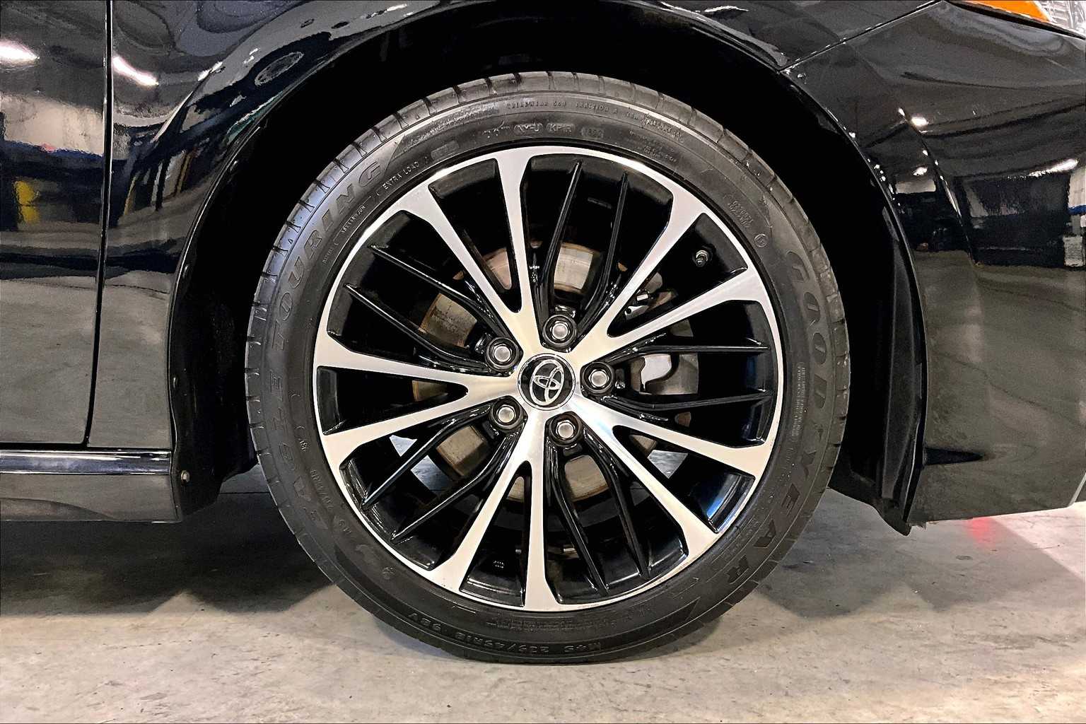 2019 Toyota Camry SE - Photo 7
