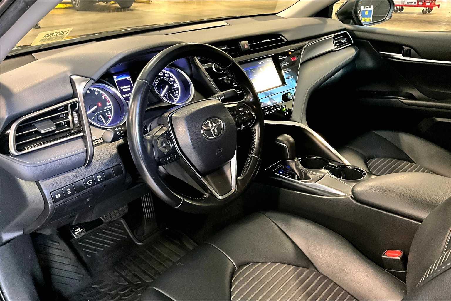 2019 Toyota Camry SE - Photo 8